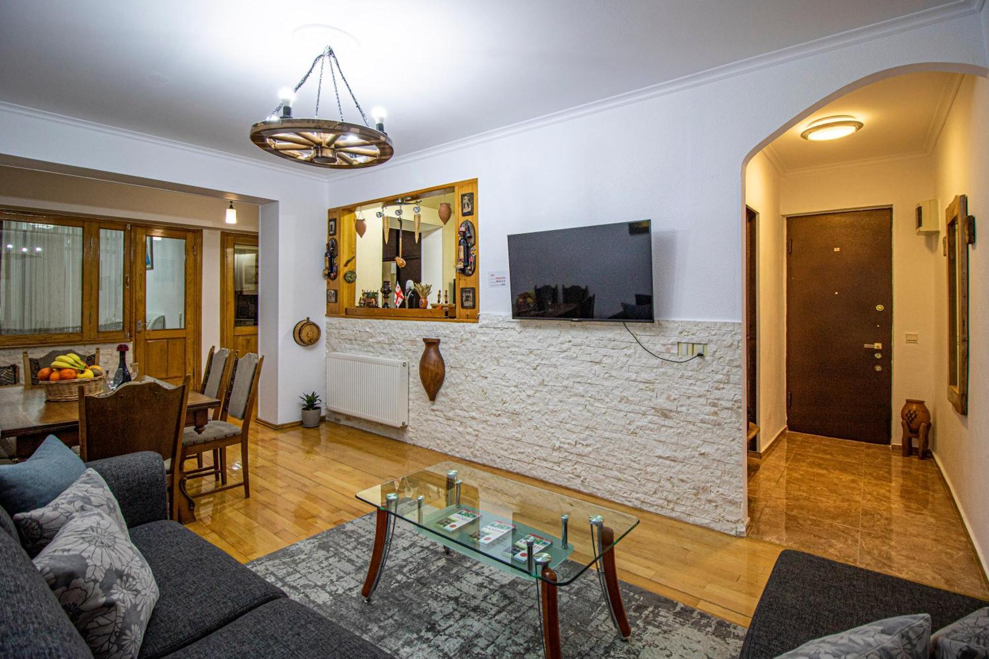 Cozy Apartment On Kostava Tbilisi Esterno foto