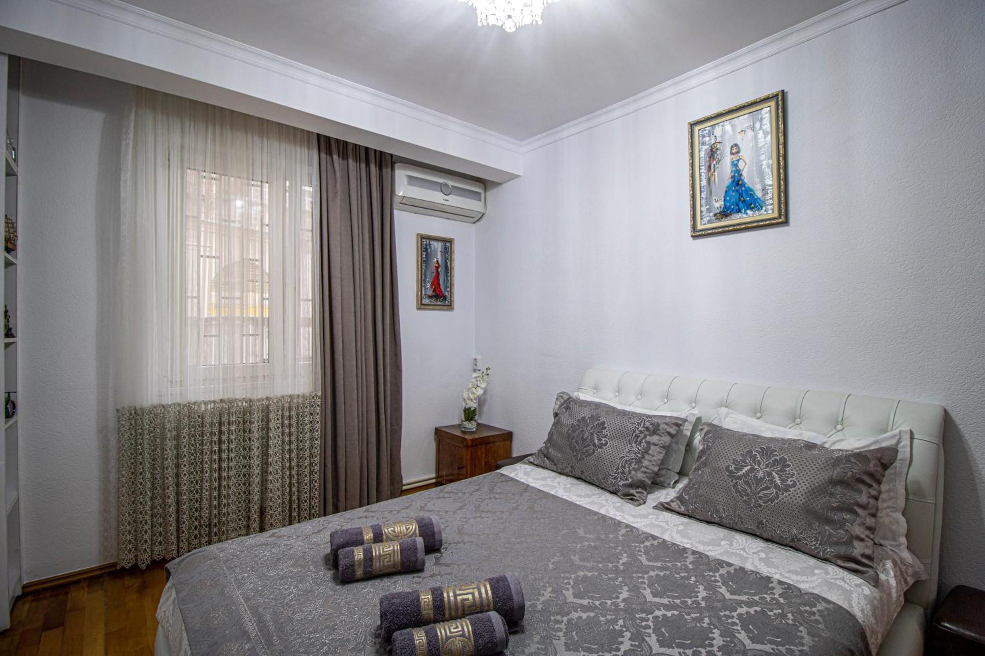 Cozy Apartment On Kostava Tbilisi Esterno foto