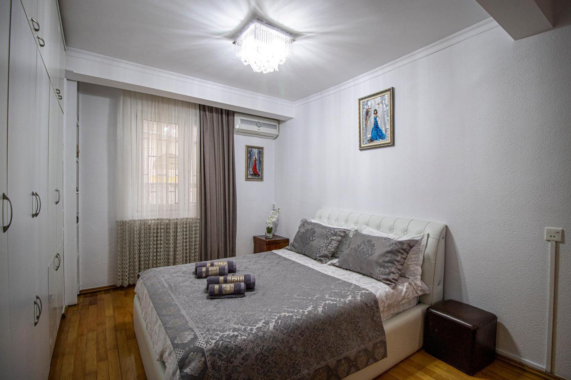 Cozy Apartment On Kostava Tbilisi Esterno foto