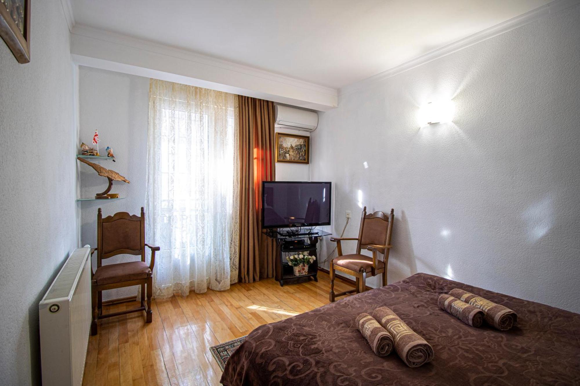 Cozy Apartment On Kostava Tbilisi Esterno foto