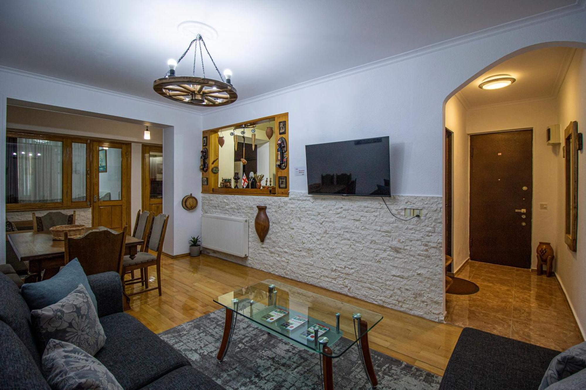 Cozy Apartment On Kostava Tbilisi Esterno foto